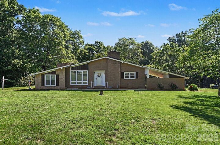 Property Photo: 4110 Wilkesboro Highway NC 28625