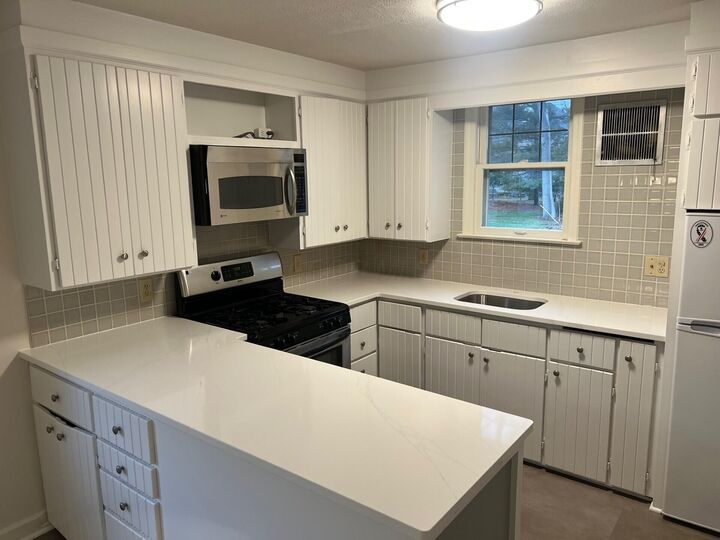 Property Photo:  2824 Eastcleft Drive  OH 43221 