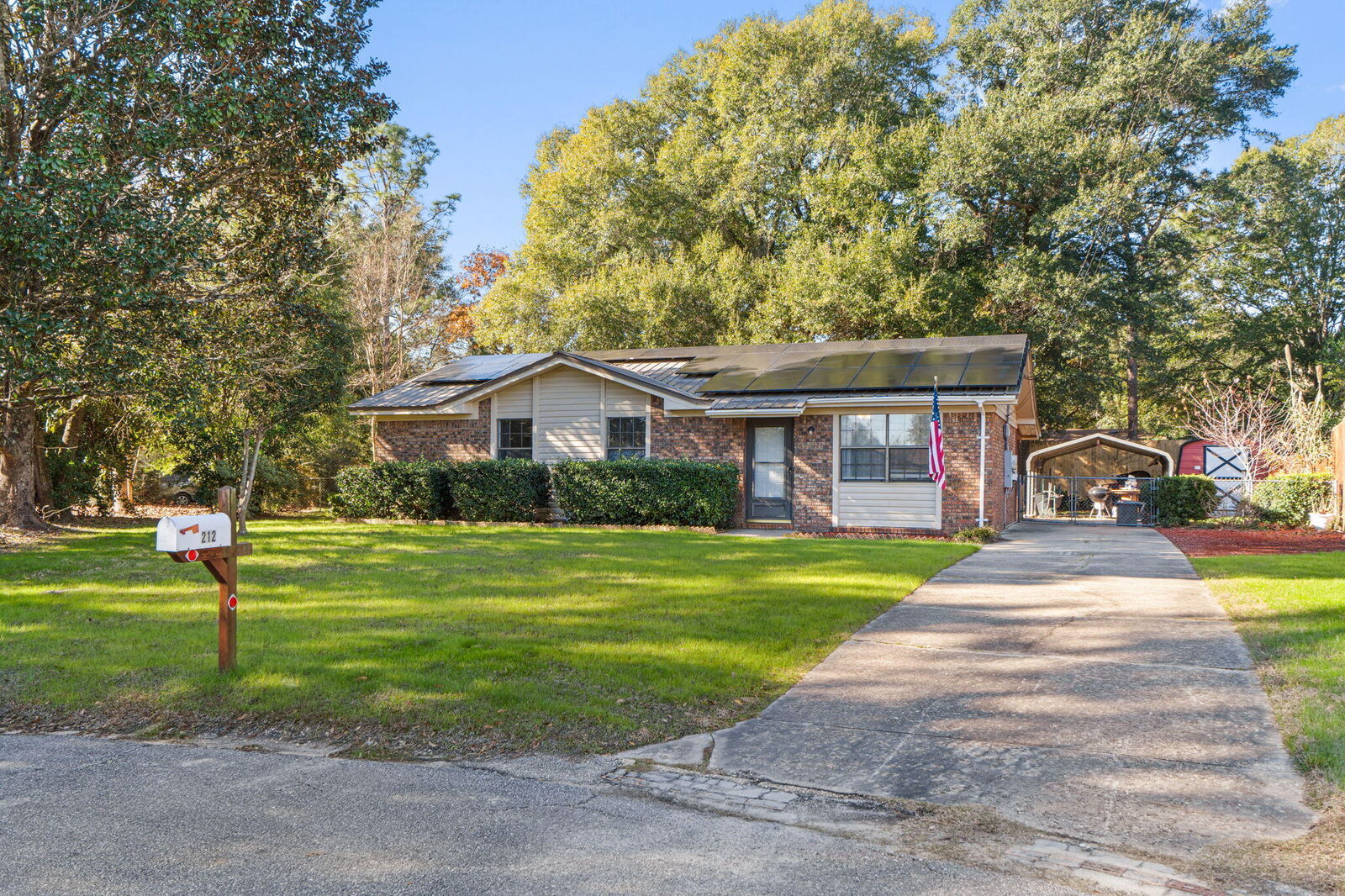 Property Photo: 212 Aza Place FL 32539