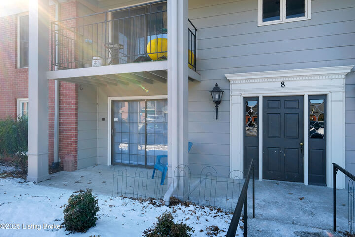 Property Photo: 8 Dupont Way Apt 1 KY 40207