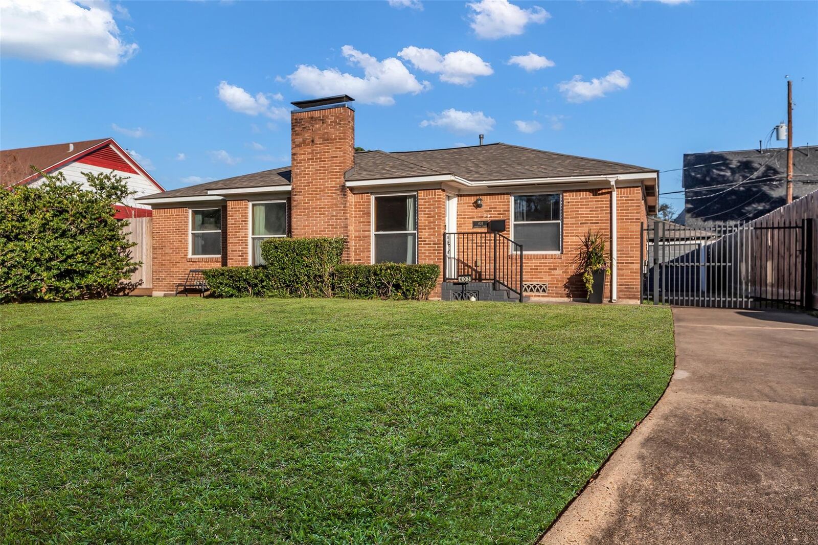 Property Photo:  403 Graceland Street  TX 77009 
