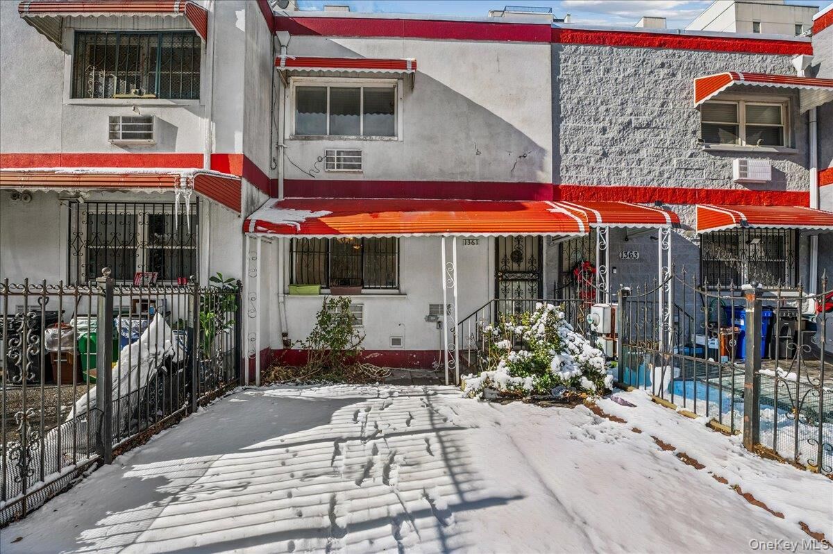 Property Photo:  1361 Intervale Avenue  NY 10459 