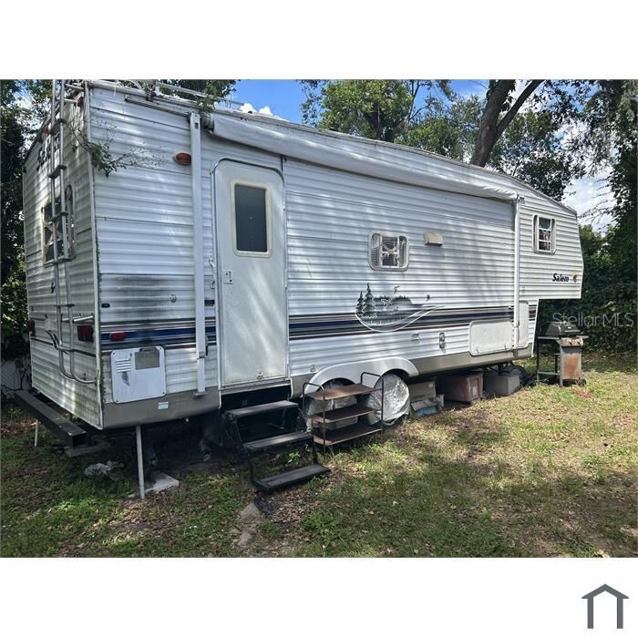 Property Photo:  3004 E Yukon Street B  FL 33604 