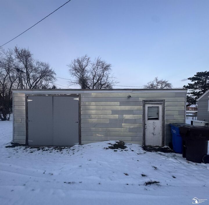 Property Photo:  2509 N Telegraph Road  MI 48162 