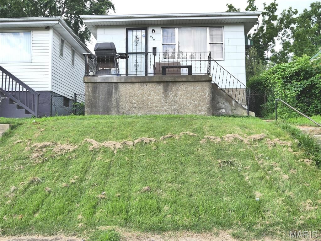 Property Photo:  900 Harlan Avenue  MO 63147 