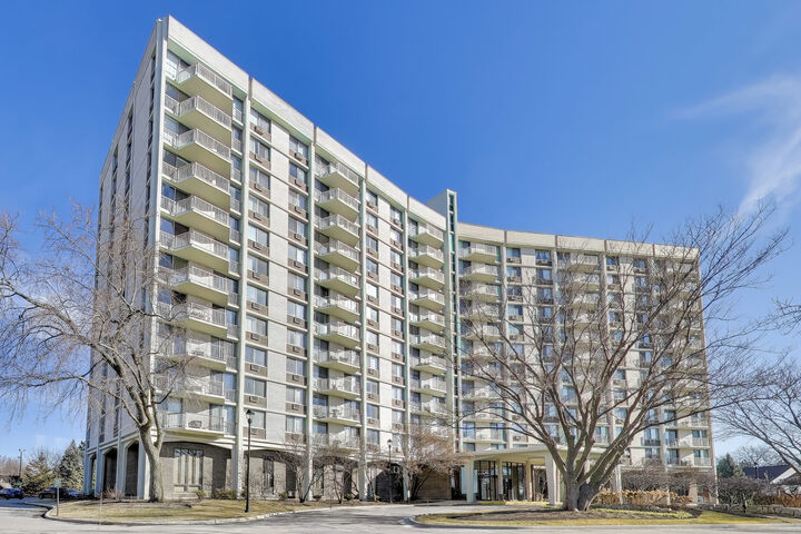 Property Photo:  20 N Tower Road 8E  IL 60523 