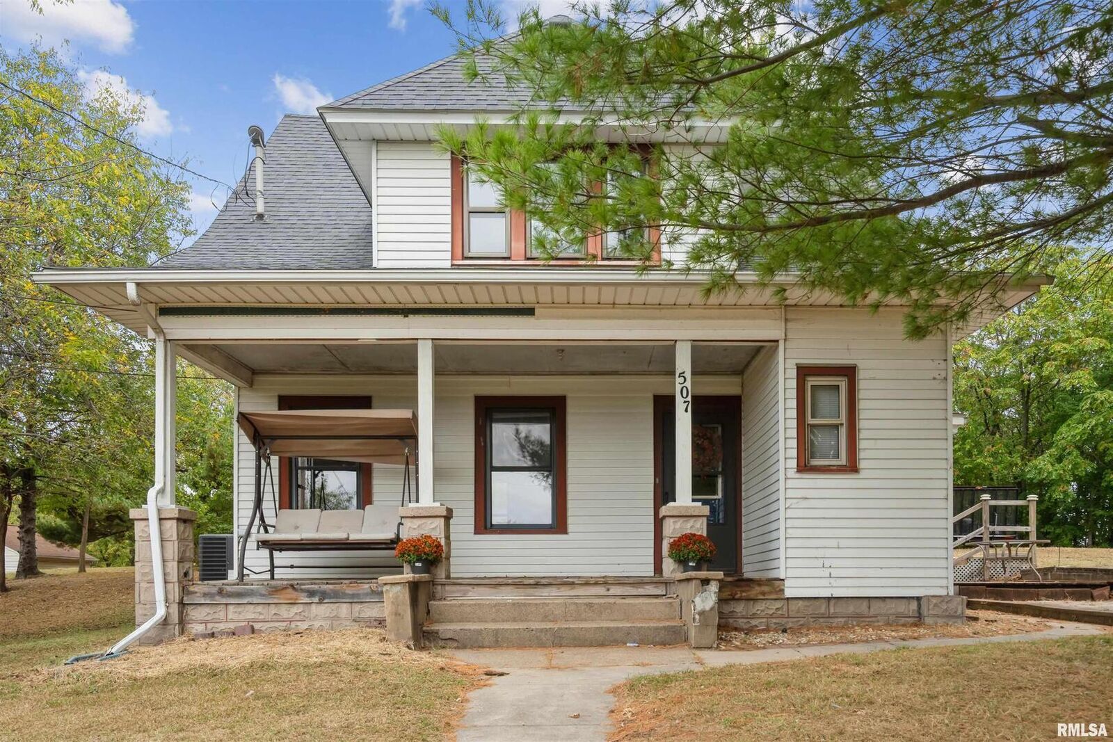 Property Photo:  507 6th Avenue  IL 61252 