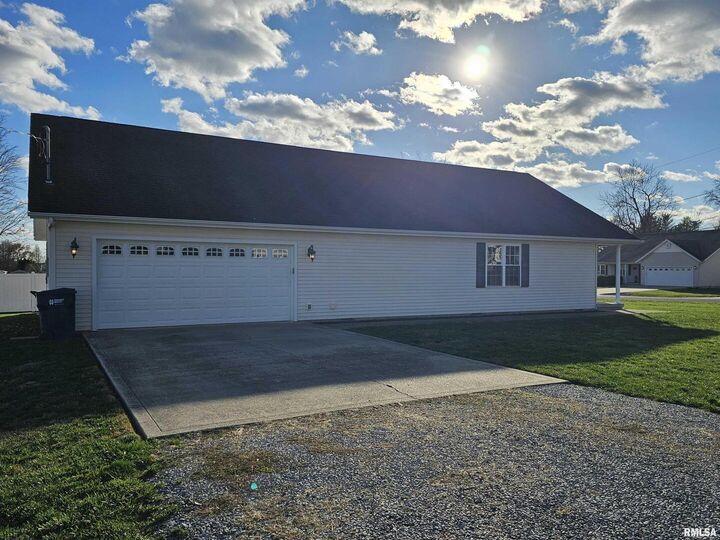 Property Photo:  408 W Beacon Court  IL 62864 