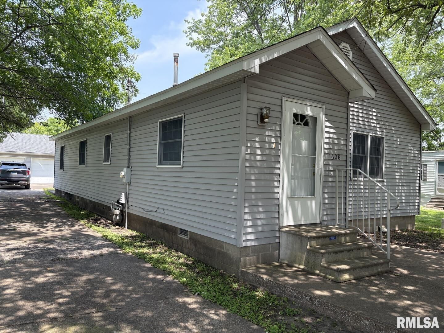 Property Photo:  1606 &Amp 1608 W Faust Street  IL 62959 