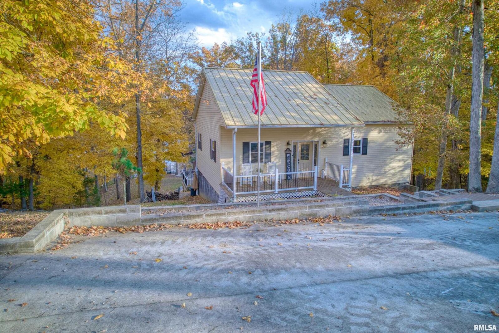 Property Photo: 1415 S Lakeshore Drive S IL 62939