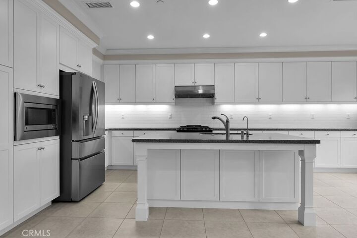 Property Photo:  89 Devonshire  CA 92620 