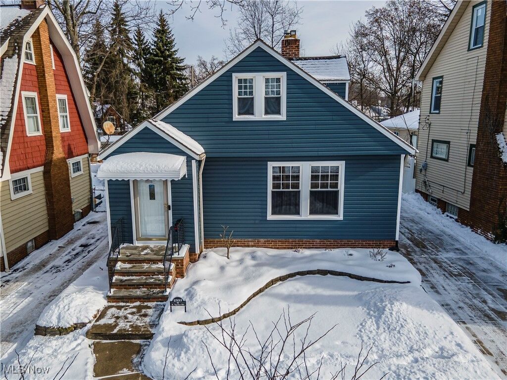 Property Photo:  2333 S Taylor Road  OH 44118 