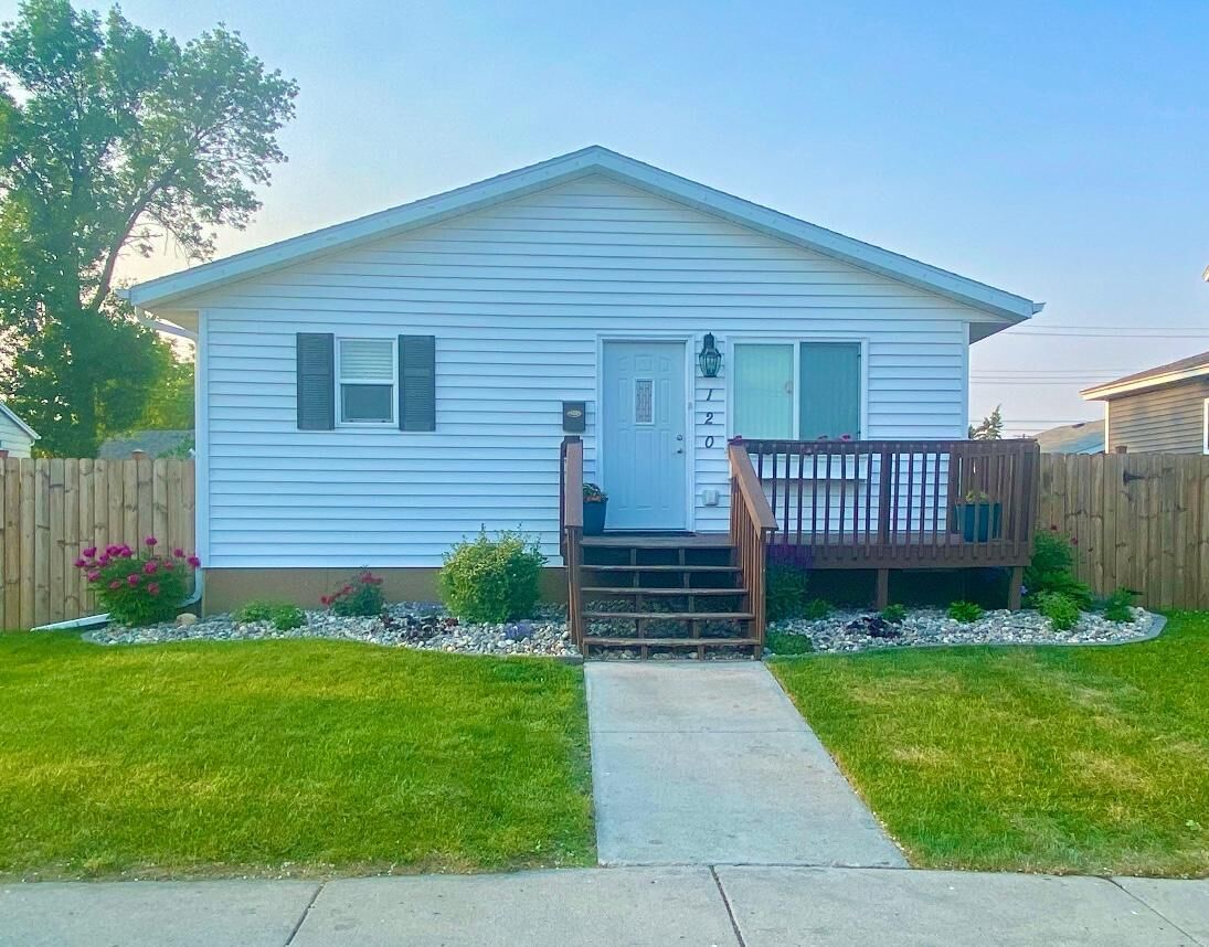 Property Photo:  120 N 2nd Avenue N  ND 58075 
