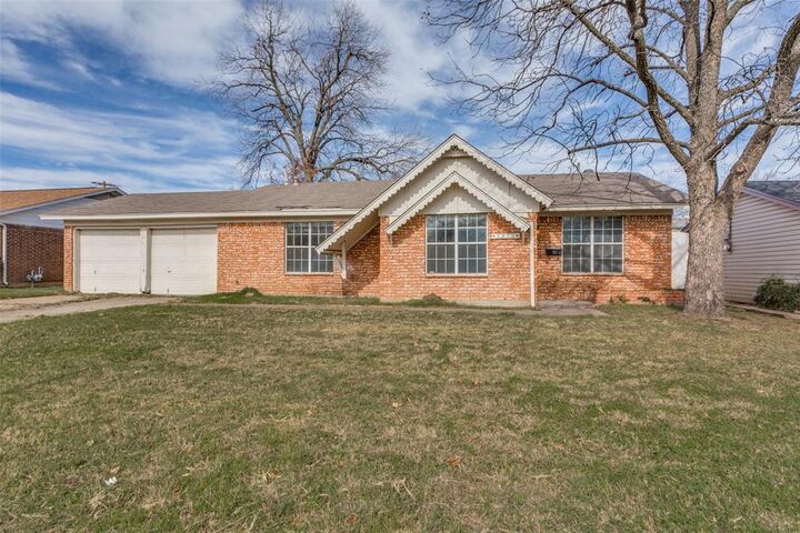 Property Photo:  1036 Angela Court  TX 76140 