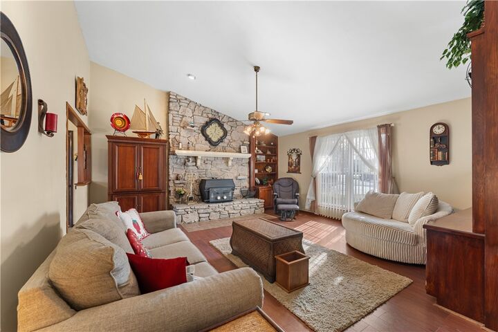 Property Photo: 1307 W Pine Street AR 72758