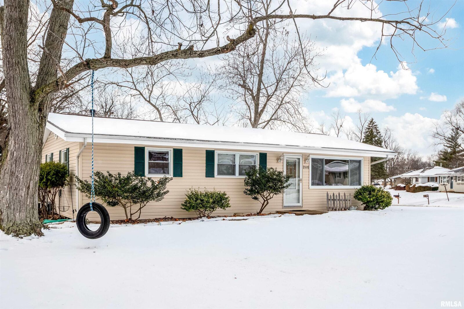 Property Photo:  2116 W Austin Drive  IL 61614 