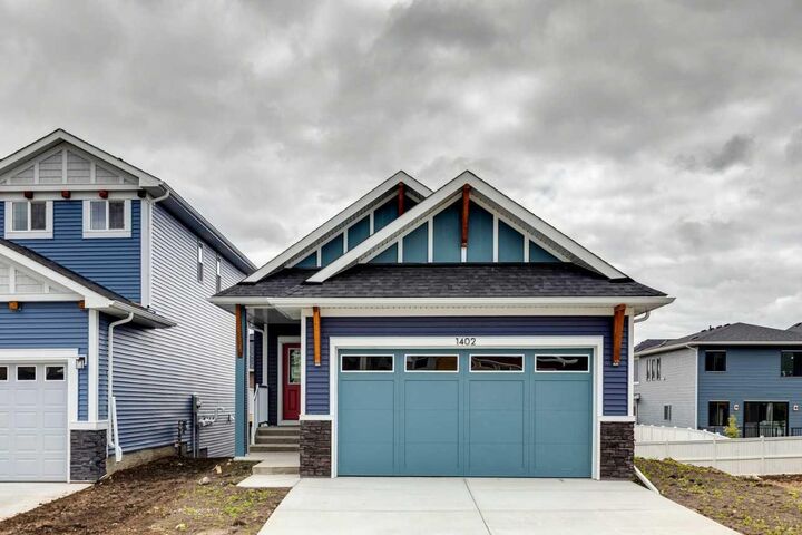 1402 Bayview Crescent SW — photo 1