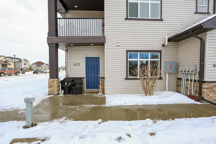 Property Photo:  639 Oak Street 402  AB T4S 0E5 