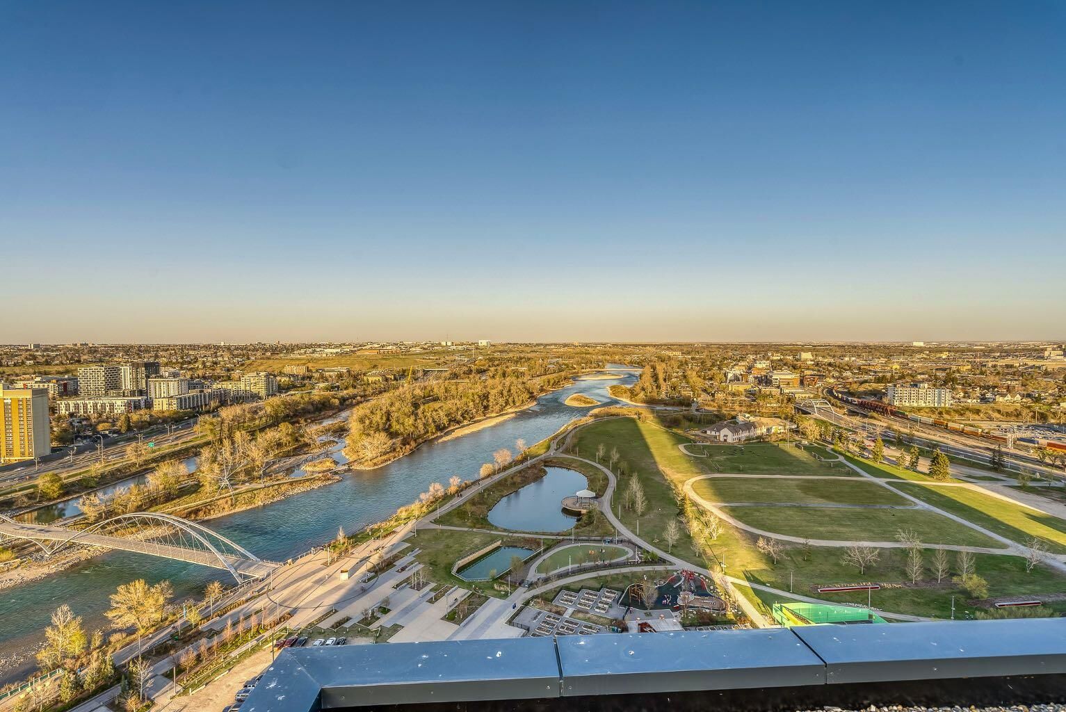 Photo de la propriété:  615 6 Avenue SE 1403  AB T2G 1S2 