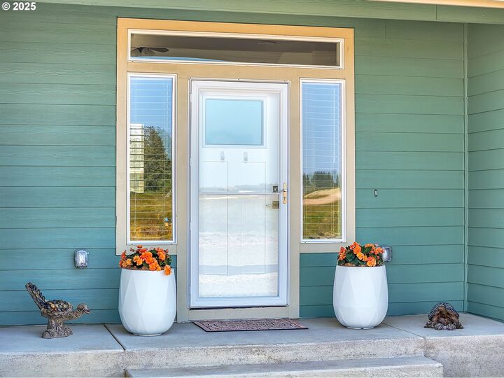 Property Photo: 33455 Bing Ln OR 97146