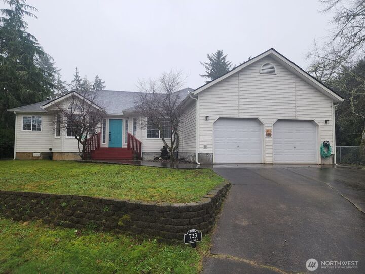 Property Photo:  723  Trinity Court SE  WA 98569 