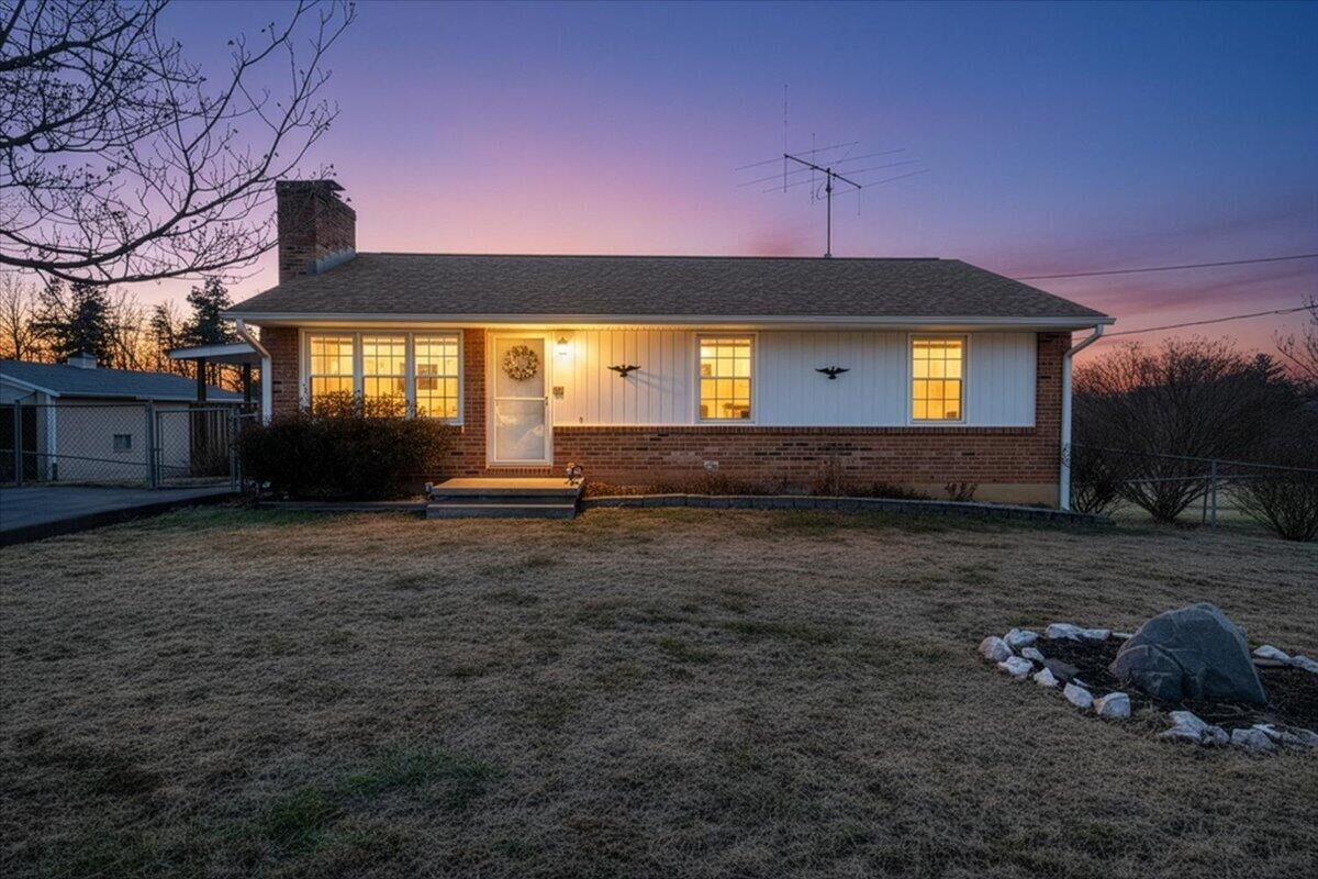 Property Photo:  303 Farmer Ln  VA 24179 