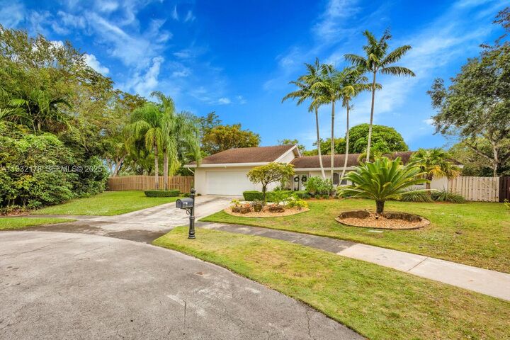 Property Photo: 10901 SW 116th Ave FL 33176