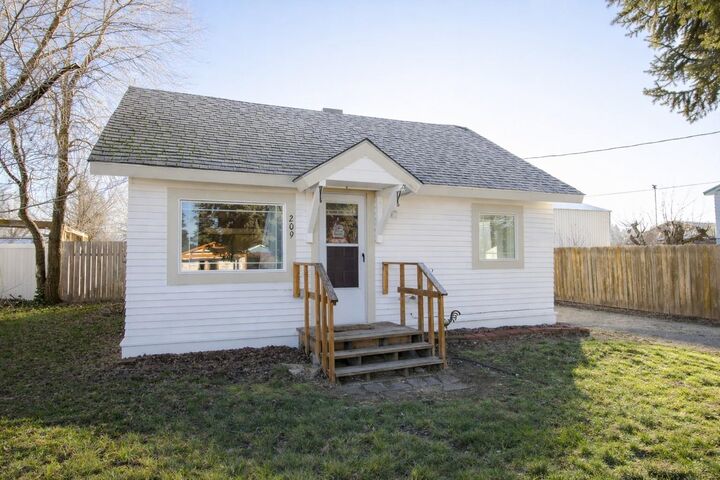 Property Photo:  209 W Crawford Ave  WA 99006 