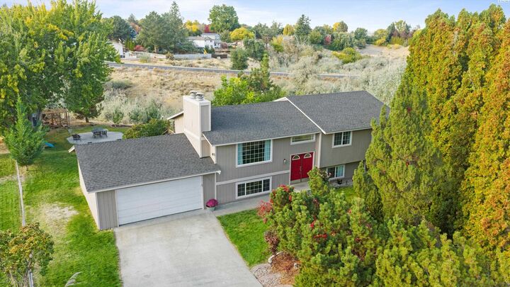Property Photo:  1547 Tieton Ct  WA 99352 