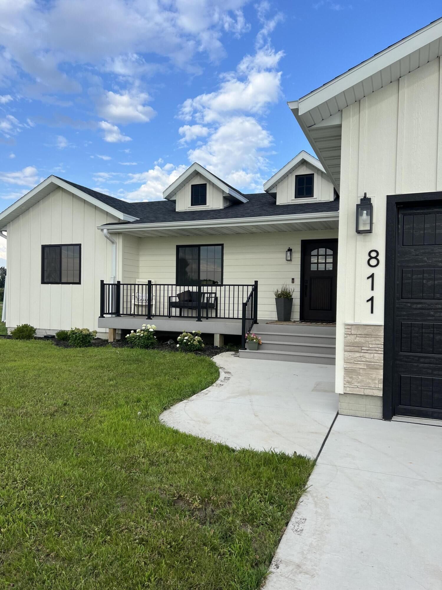 Property Photo:  811 S Ibis Street  SD 57401 