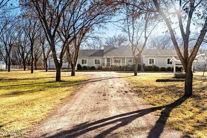Property Photo:  327 E Quarterhorse Lane E  AZ 86322 