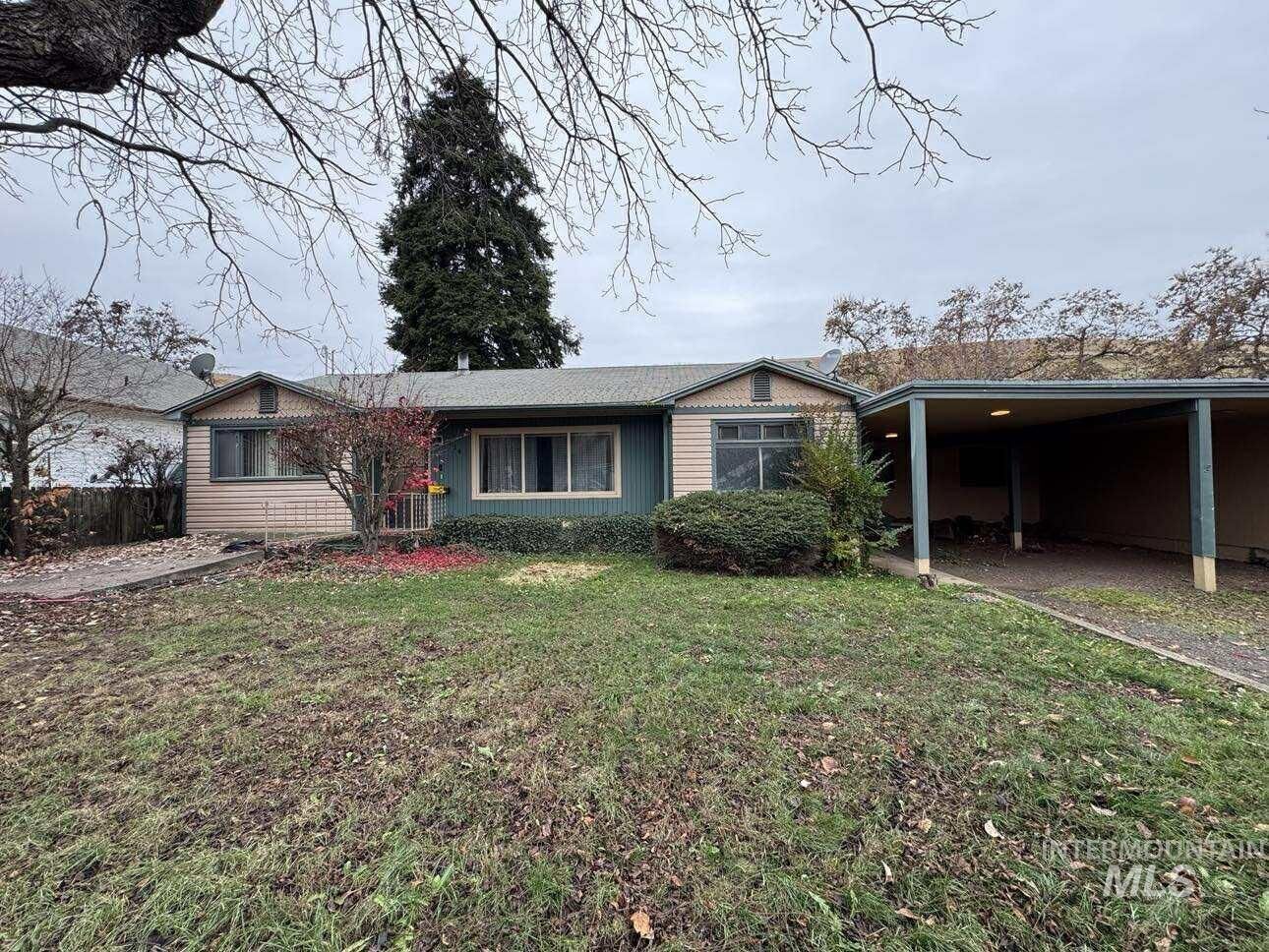 Property Photo:  326 7th Street  ID 83540 