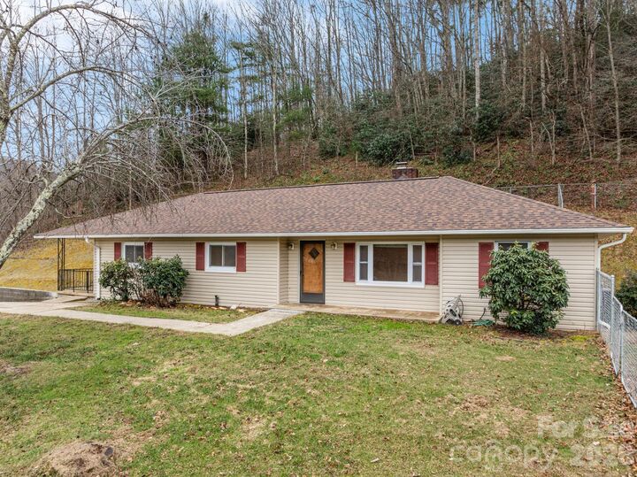 Property Photo:  82 Greasy Cove Road  NC 28748 