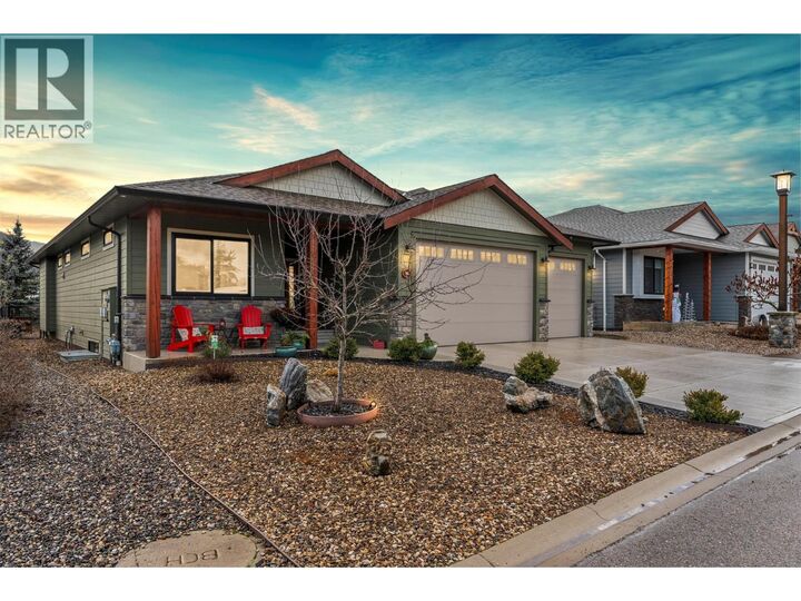 Property Photo:  2444 York Avenue 8  BC V4Y 0Y3 