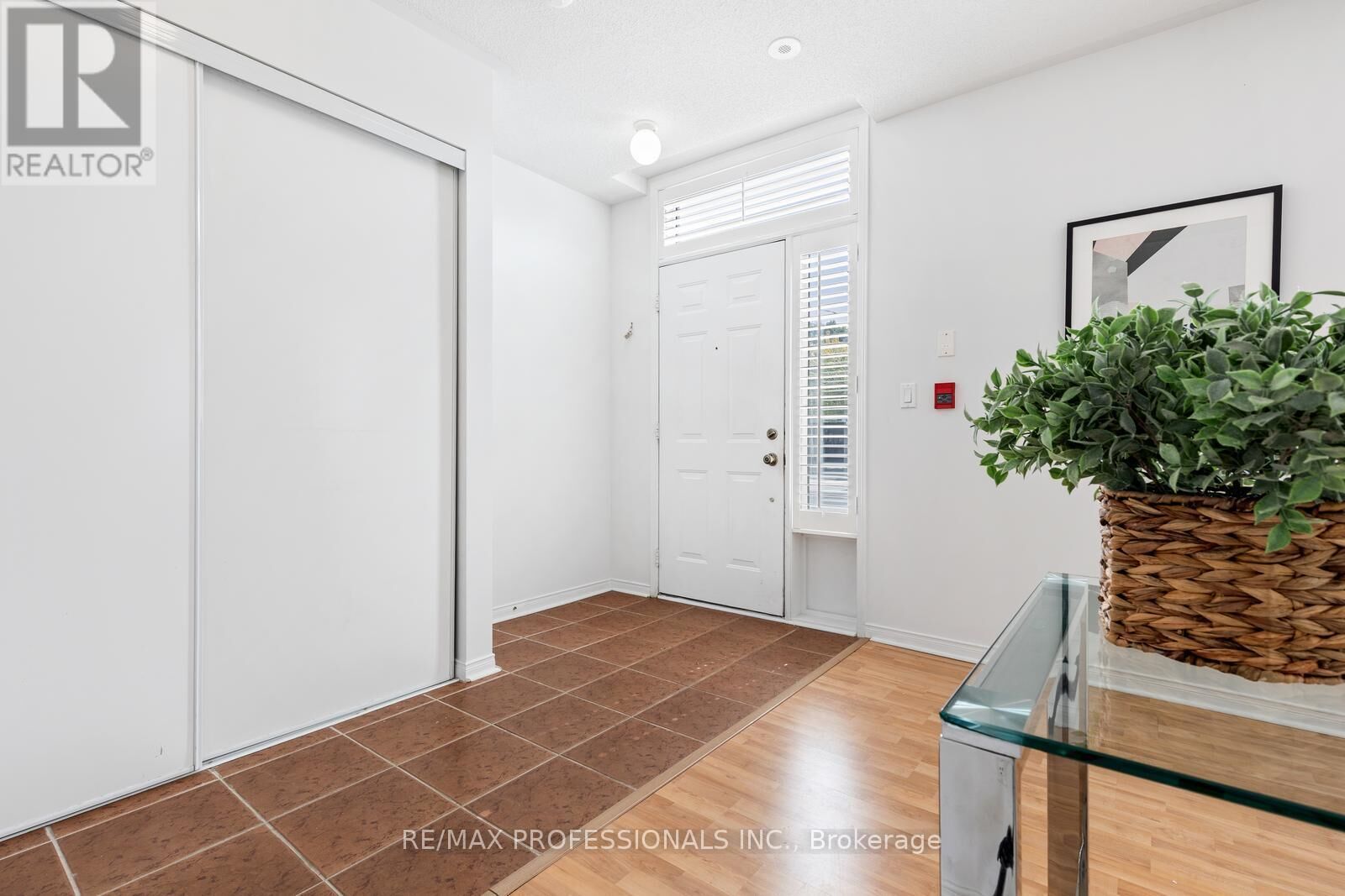 Property Photo:  3400 Lake Shore Boulevard West 104  ON M8W 4Z9 