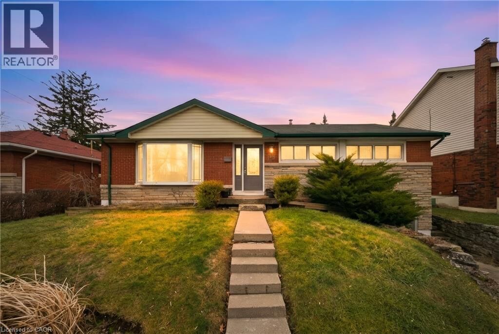 Property Photo:  23 Battlefield Drive  ON L8G 1T8 