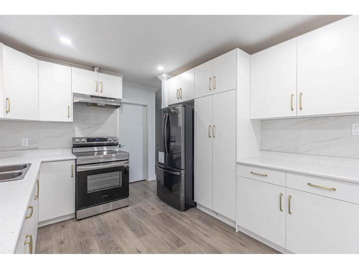 Property Photo:  16373 15 Avenue  BC V4A 1L4 