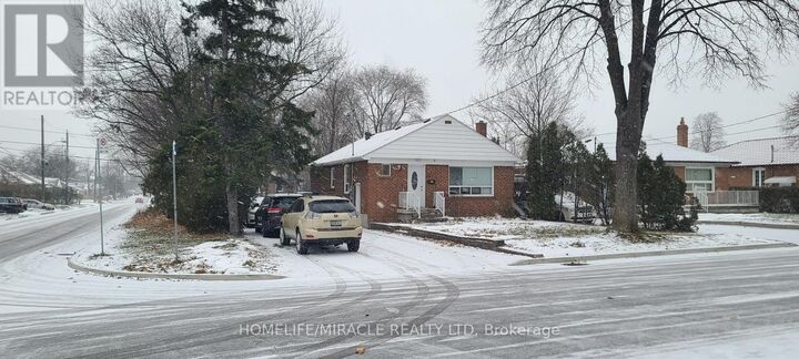 Property Photo:  14 Dallner Road  ON M3L 1J7 