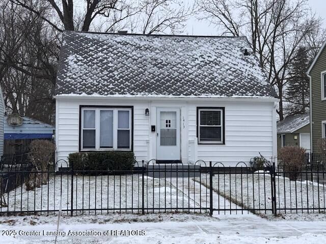 Property Photo:  1413 N Jenison Avenue  MI 48915 
