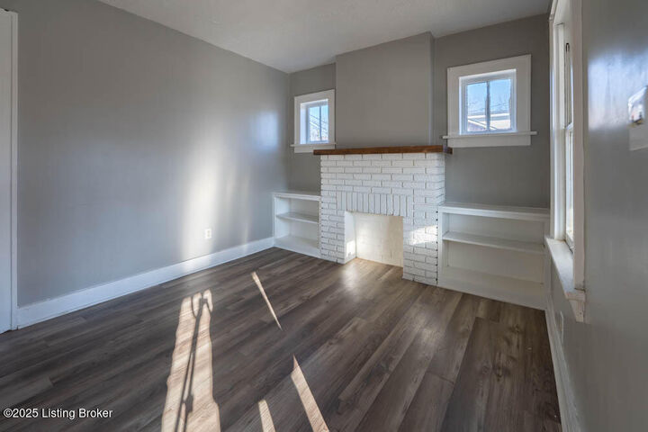 Property Photo:  221 W Woodlawn Ave  KY 40214 