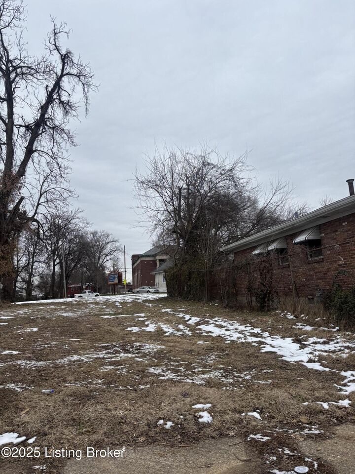 Property Photo:  2515 Woodland Ave  KY 40210 