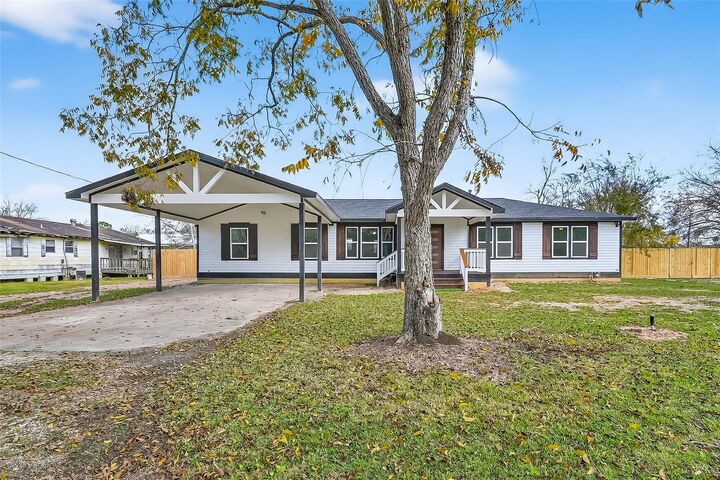 Property Photo: 2311 8th Street TX 77577