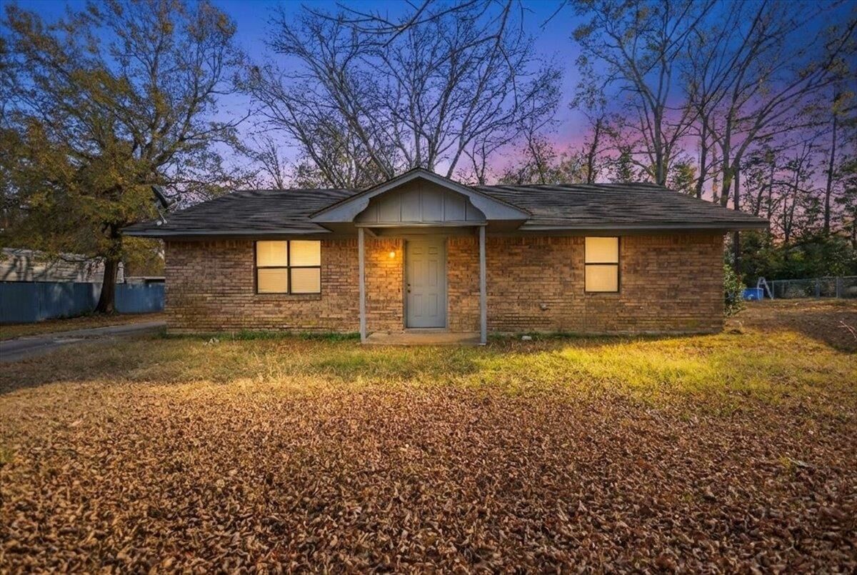 Property Photo: 304 E Williams TX 75633