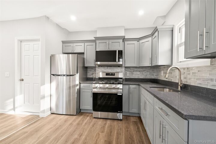 Property Photo:  21 Elysian Avenue C  NY 10960 