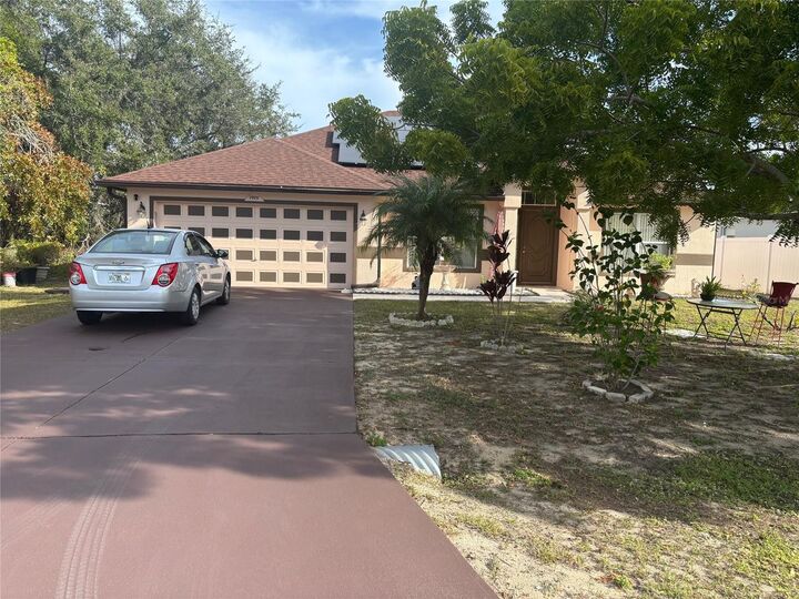 Property Photo:  1905 Manatee Lane  FL 34759 