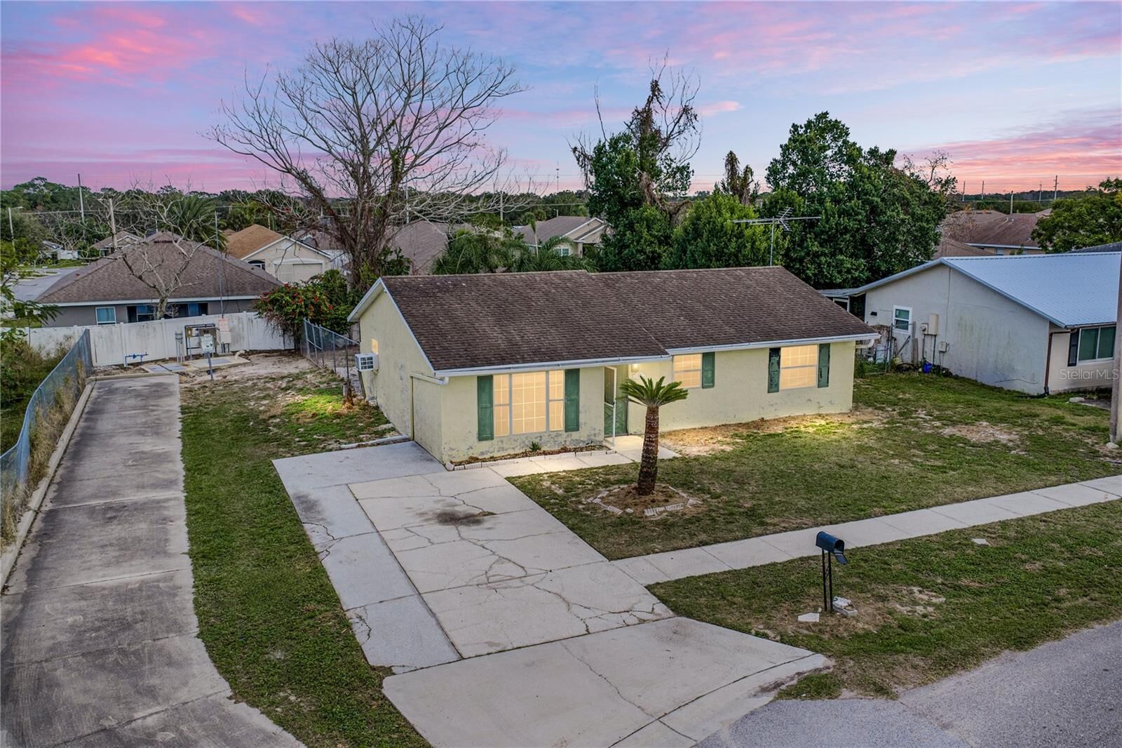 Property Photo:  276 18th Street NE  FL 33881 