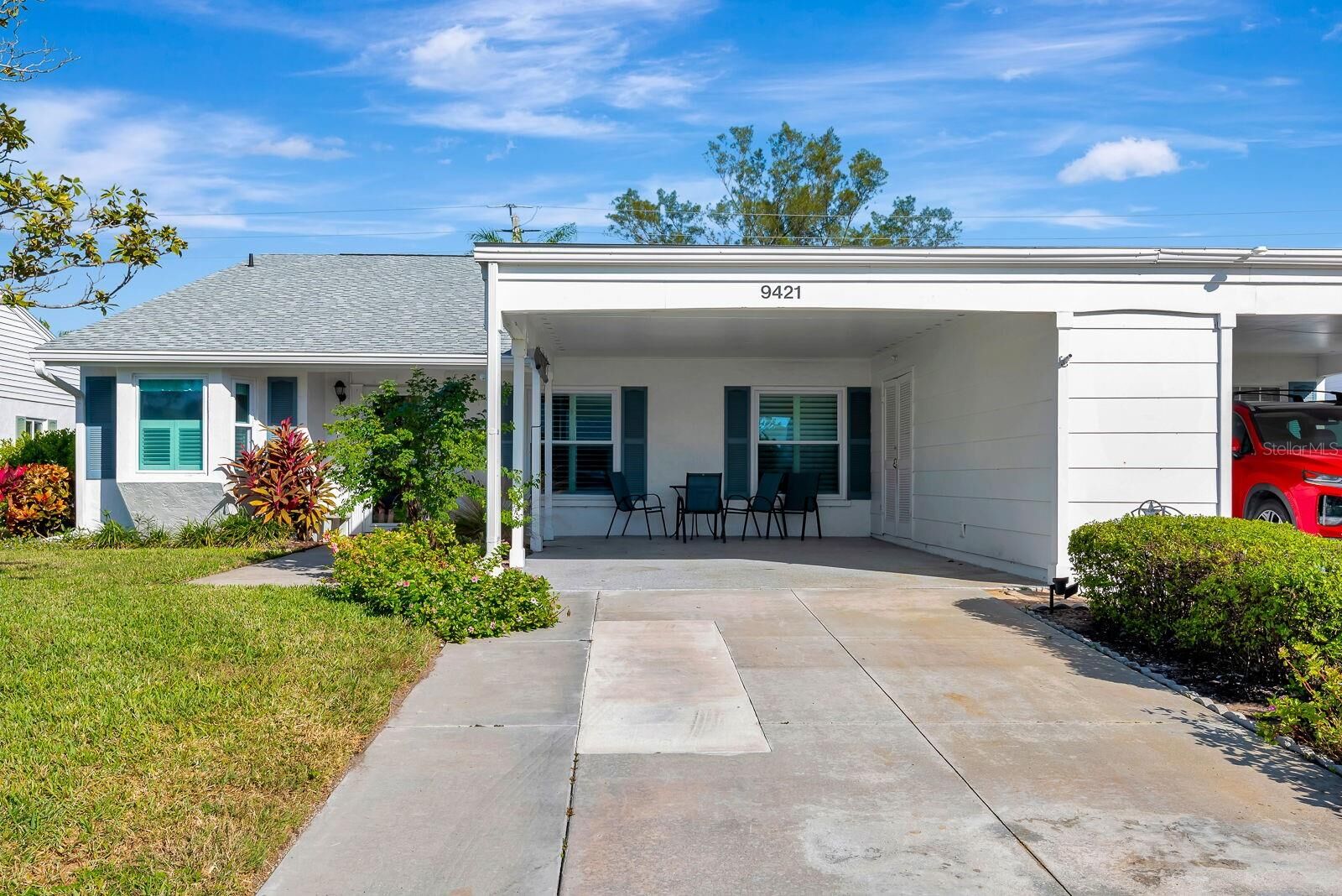 Property Photo:  9421 Kingston Drive  FL 34210 