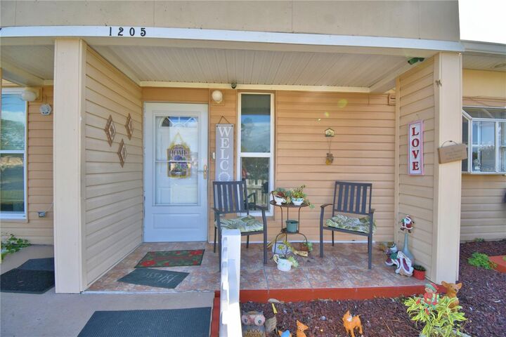 Property Photo:  1205 Club Circle  FL 33854 