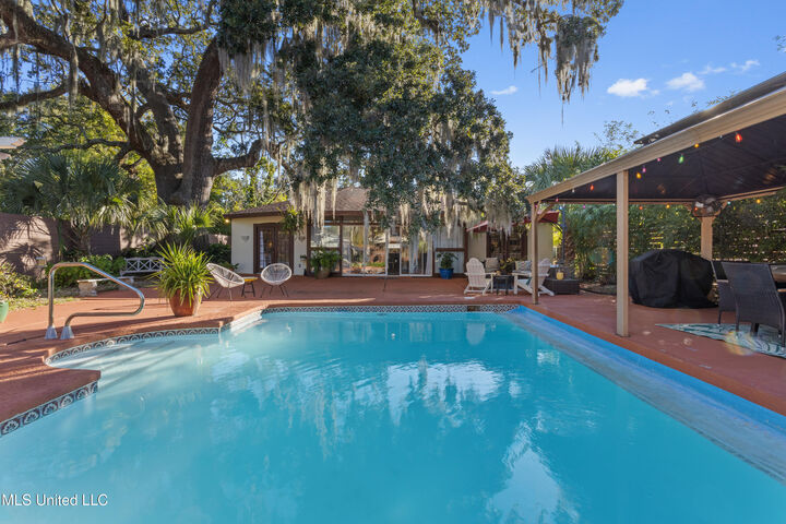 Property Photo:  128 Lee Street  MS 39530 