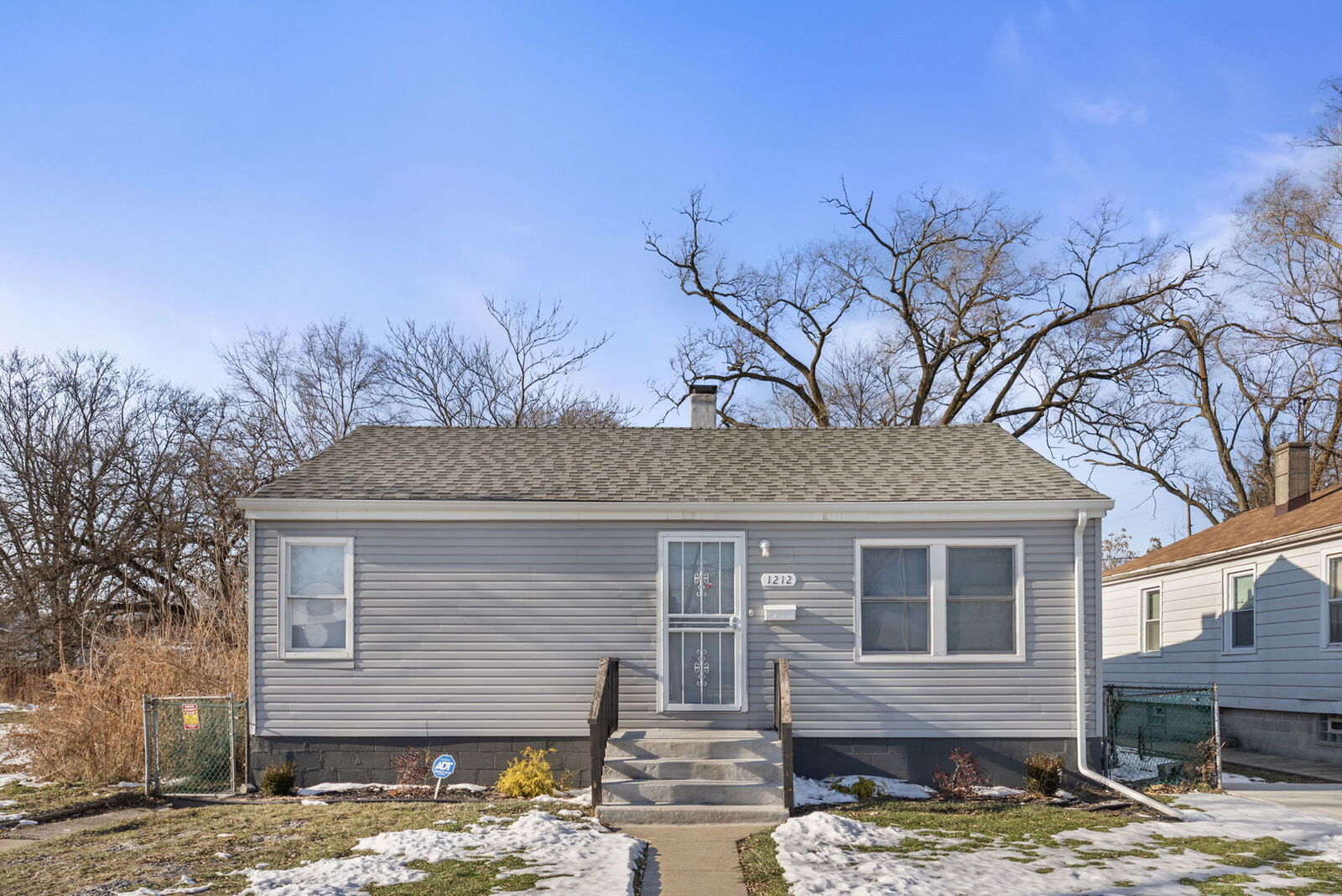 Property Photo:  1212 Center Avenue  IL 60411 